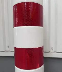 Słupek parkingowy blokujący U-12c | PCV, 75 cm, na stopie, elastyczny, uchylny, biało-czerwony